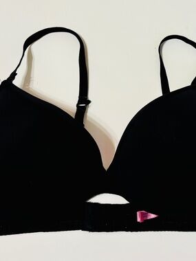 Tarea by Rue 21 Black t-shirt Push Up Bra Size 36D